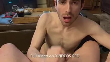 播放 匿名爸爸把 twink 变成 cumslut