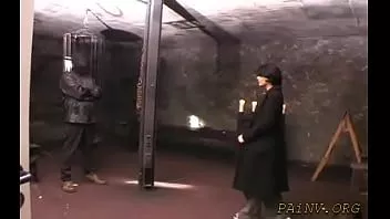 play Une bombe piquante dans un se prépare pour la fête