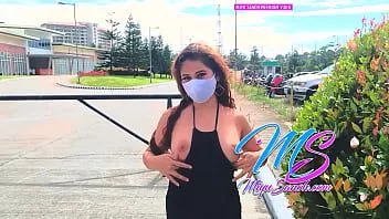 play Das philippinische Premiummodel Miyu Sanoh zeigt bei einem süßen und sexy Straßenspaziergang im Park und auf dem Parkplatz Tangas, Brust und Brustwarzen - Pinay-Skandal
