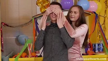 Jouer Fête d'anniversaire folle - tous à l'intérieur de la famille !