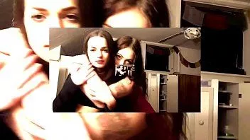 Reproducir Dos shawtys emocionales morenas sexy se quedan malditas biatch extrañas