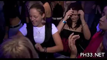 play 很多金发女郎吸吮鸡巴