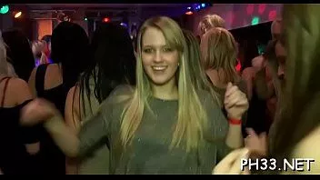 再生 美女たちは軍のダンサーとセックスすることを切望している