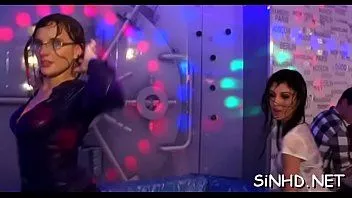 play Cargas de monstros de um olho só engolindo prazeres