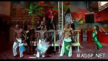 play Foda-se a festa com namorados selvagens
