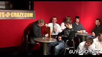 play Soirée sexe homosexuelle il pleut de sperme