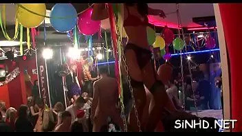play Sansasyonel ve vahşi seks partisi