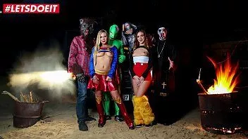 play Letsdoeit - Fête de la baise d'Halloween dans le bus pervers (lullu gun & lena nitro)