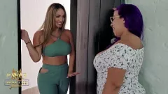 play Mijn eerste Tinderdate verandert in een lesbische schaarsessie met BBW Kourtney Love en MaggieQueen