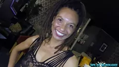 play Première orgie Bukkake de Violet Love : fête faciale avec éjaculation d'une MILF noire