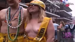 play কার্ভি MILFs Baring It All: Mardi Gras এ পাবলিক ফ্ল্যাশিং উন্মাদনা