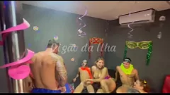 play 巴西狂欢派对与金发和红发女同性恋者 - 自由开放