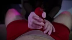 play La branlette de la femme blonde le fait jouir en sous-vêtements