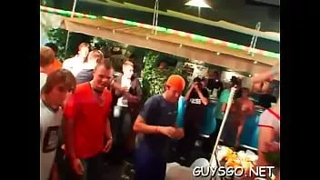 play クレイジーなパーティーで角質の同性愛者のチャップス