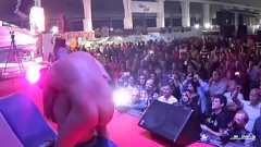 Reproduzir Morena com tesão assume o pau Big Dick da Spanish Stud na festa de sexo real