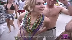 再生 フロリダバーテンダーズワイルドプールパーティーと露出度の高いビキニフラッシング乱交