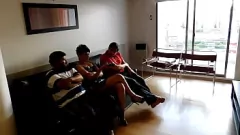 Reproduzir Festa de orgia selvagem de Perla Lopez e Charly Mom com paus grandes e sexo anal