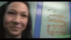 चलाएँ तीव्र मुख-मैथुन, हैण्डजॉब, घुड़सवारी और डॉगीस्टाइल एक्शन के साथ हार्डकोर फोरसम पार्टी में किशोर श्यामला यूरोपीय रेडहेड