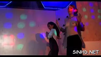 চালান স্পষ্ট এবং নির্লজ্জ গ্রুপ তৃপ্তিদায়ক