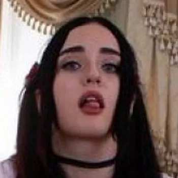 Actrita Alexa Black