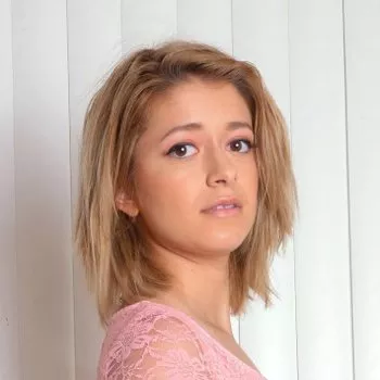 Порнозвезда Izzy Bell