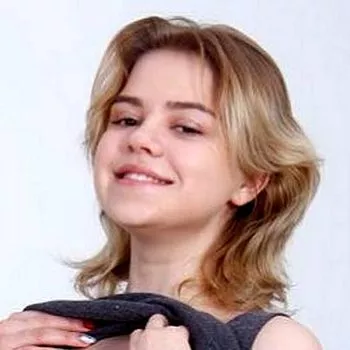 Actrita Bella Breeze